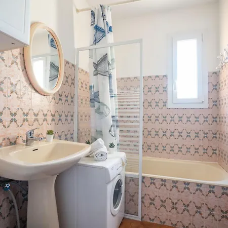 Le Weekend By Interhome * La Madrague