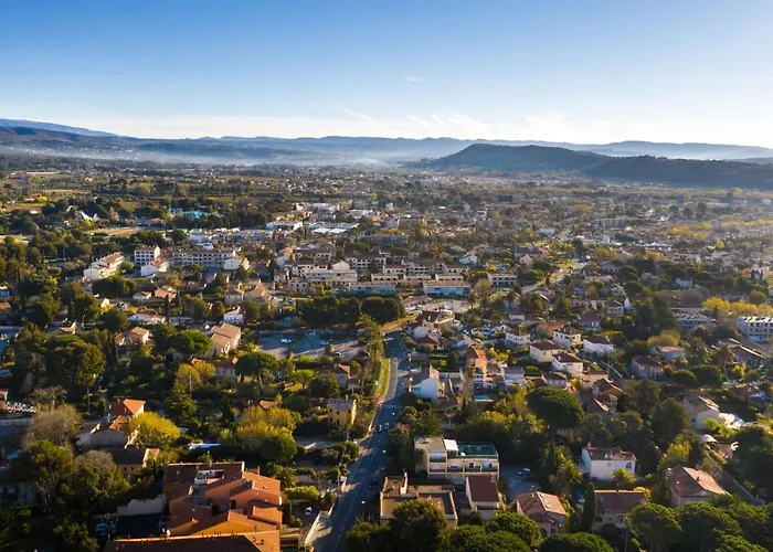 Le Weekend By Interhome * La Madrague