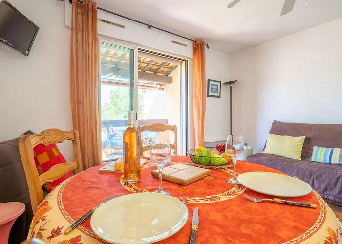 Le Weekend By Interhome * La Madrague