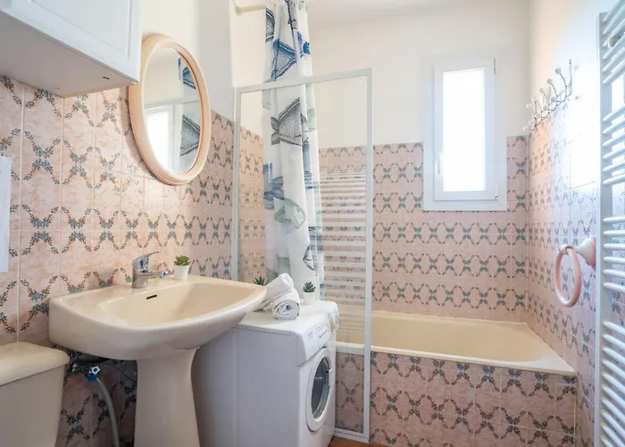 Le Weekend By Interhome * La Madrague